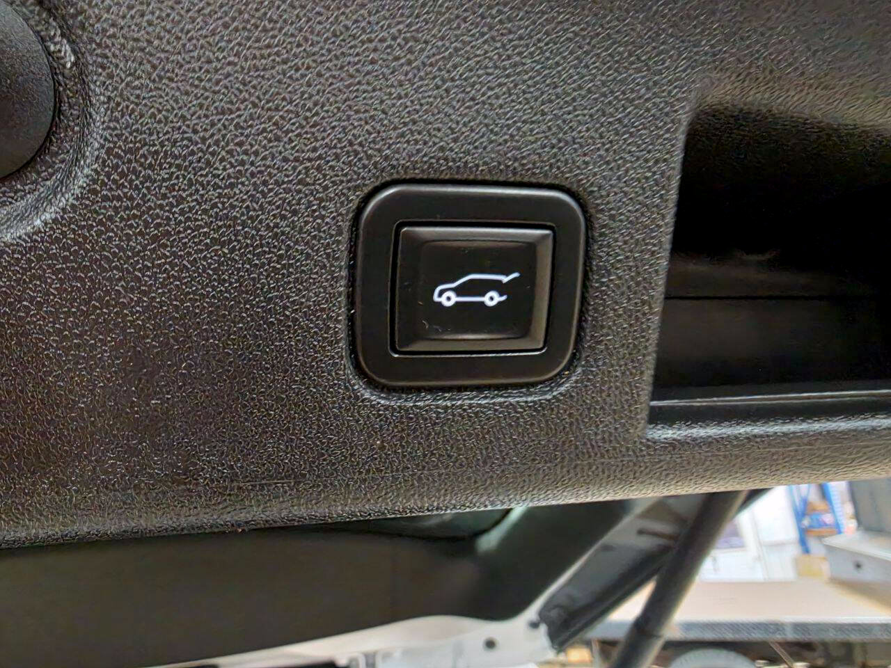 Used 2020 Chevrolet Equinox LT AWD/4WD image 21