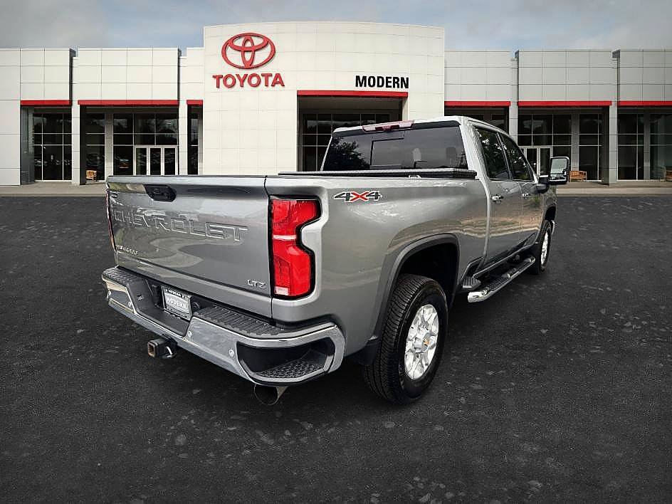 Used 2025 Chevrolet Silverado 2500 LTZ w/ LTZ Premium Package AWD/4WD image 5
