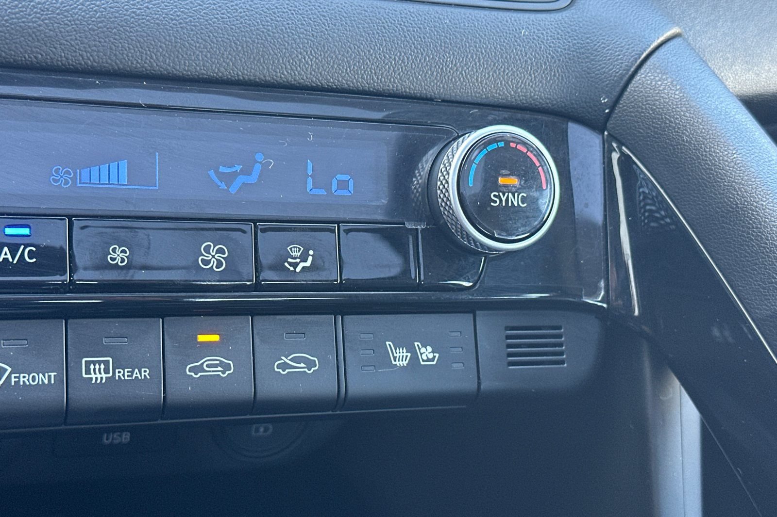 Used 2023 Hyundai Elantra Limited FWD image 29