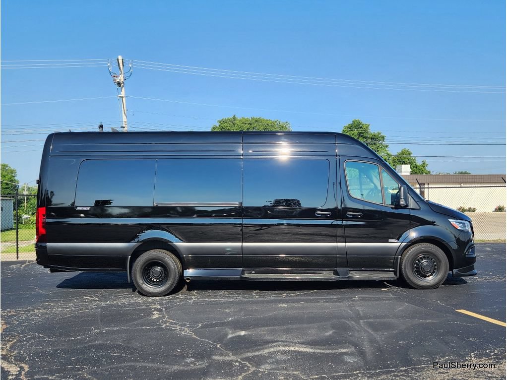Used 2024 Mercedes-Benz Sprinter 3500 image 9