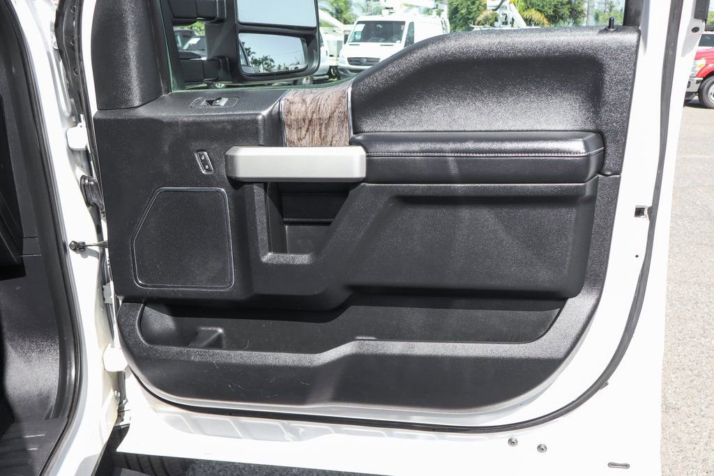 Used 2017 Ford F350 Lariat w/ Chrome Package image 41