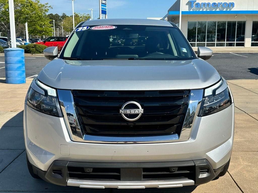 Used 2025 Nissan Pathfinder SL image 2
