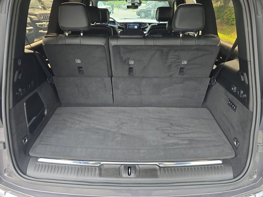 Used 2023 Jeep Grand Wagoneer Series III image 7