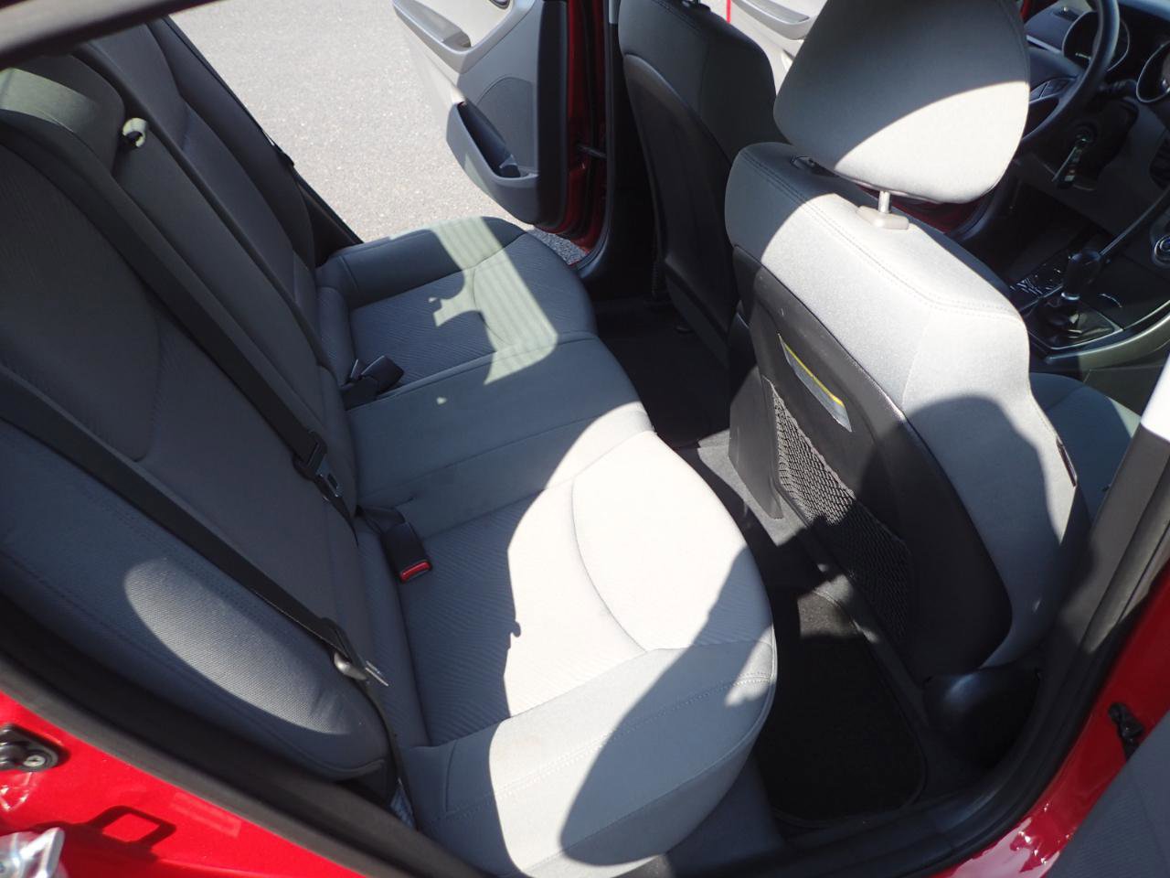 Used 2013 Hyundai Elantra GLS FWD image 12