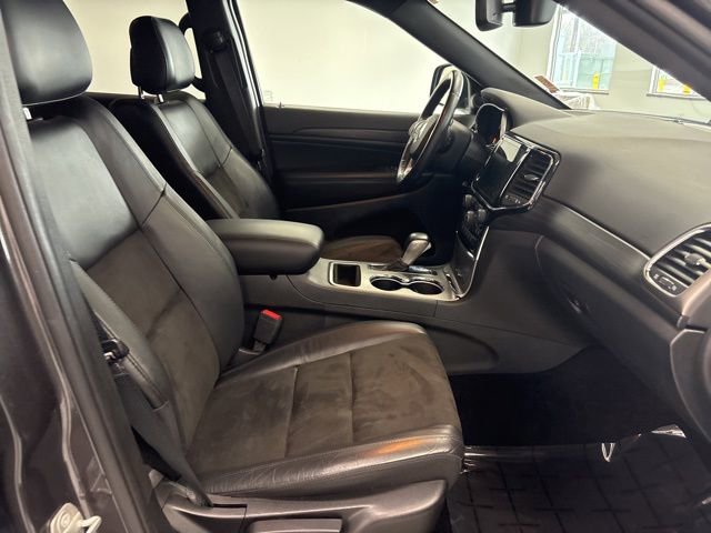 Used 2020 Jeep Grand Cherokee Altitude image 23