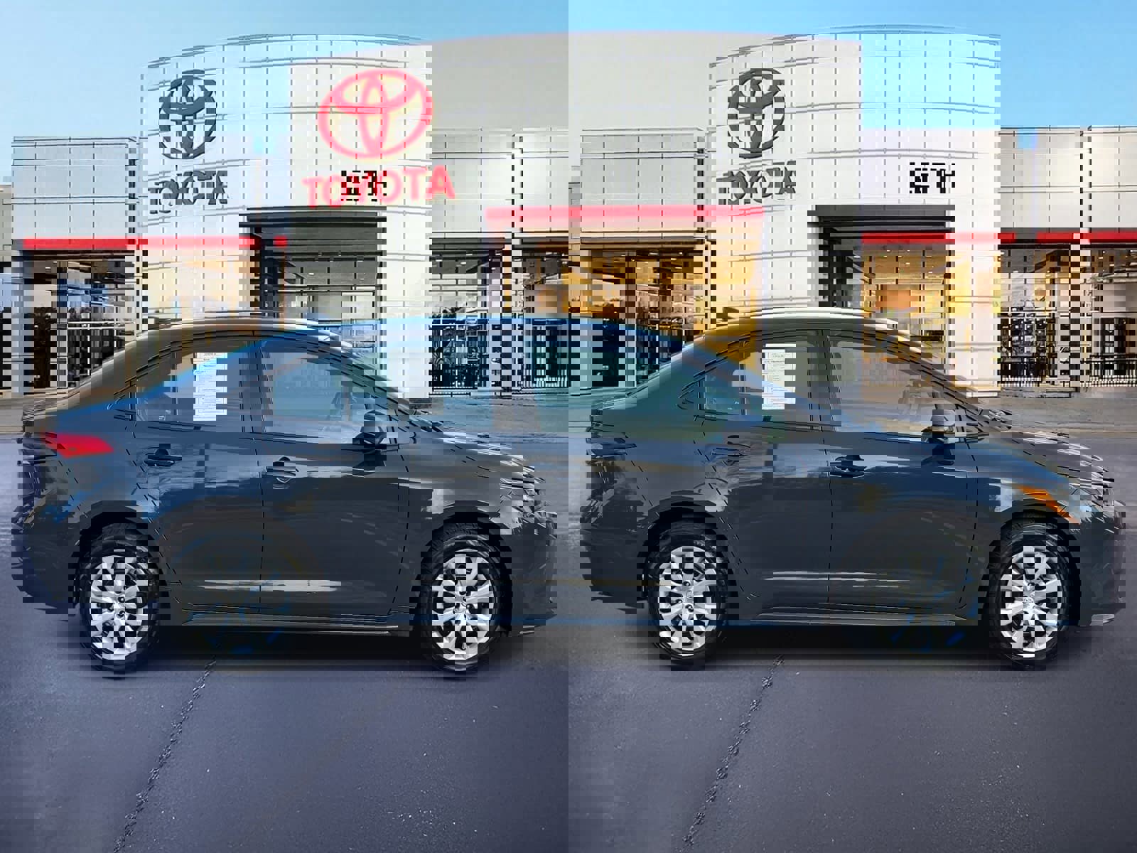 Used 2024 Toyota Corolla LE image 4