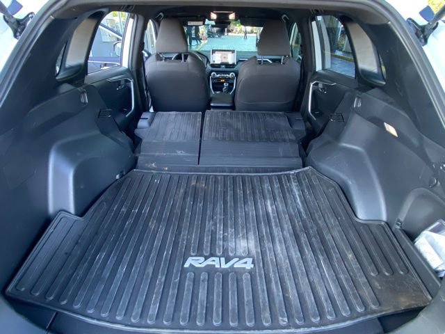 Used 2024 Toyota RAV4 SE image 28