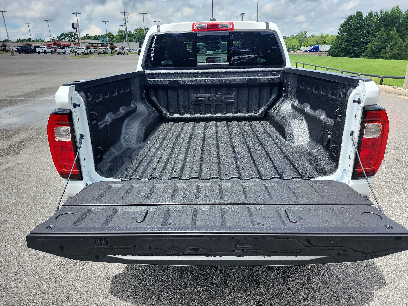 New 2026 GMC Canyon Denali AWD/4WD image 9