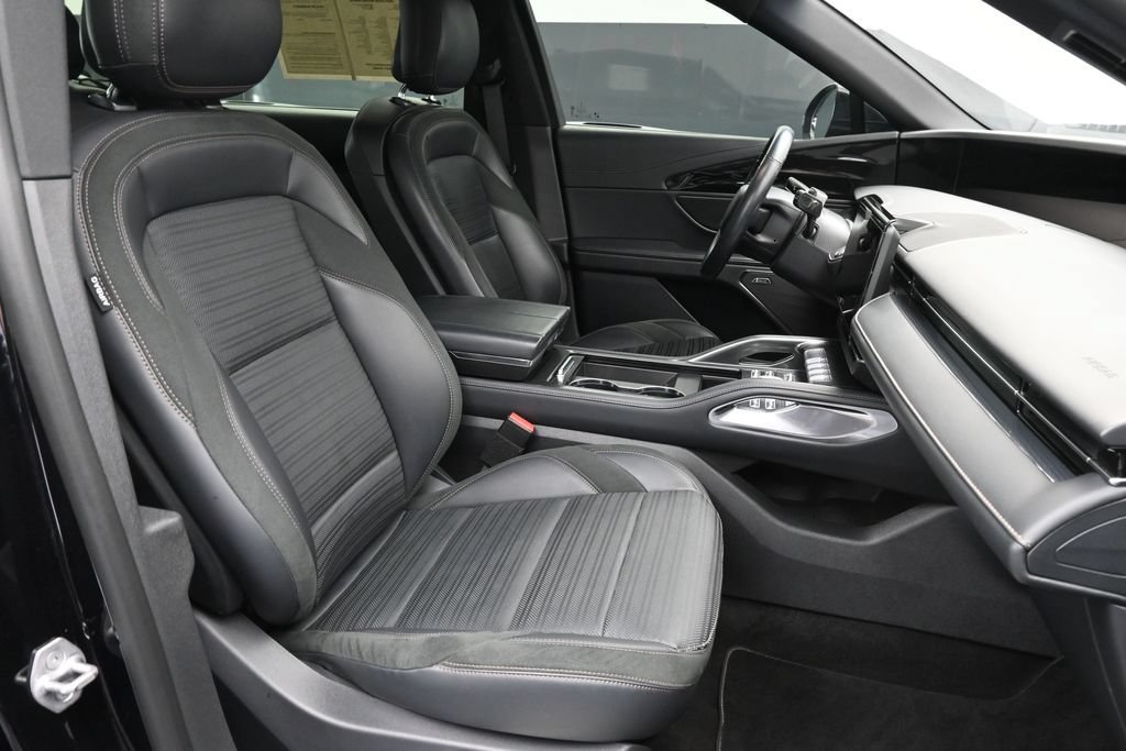 Used 2024 Lincoln Nautilus Reserve w/ Equipment Group 202A AWD/4WD image 28