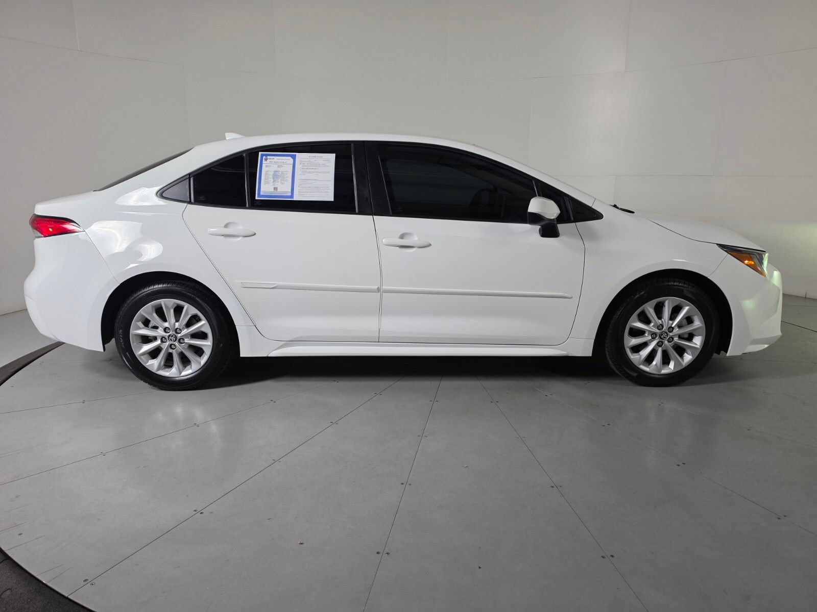Used 2021 Toyota Corolla LE w/ LE Convenience Package FWD image 6