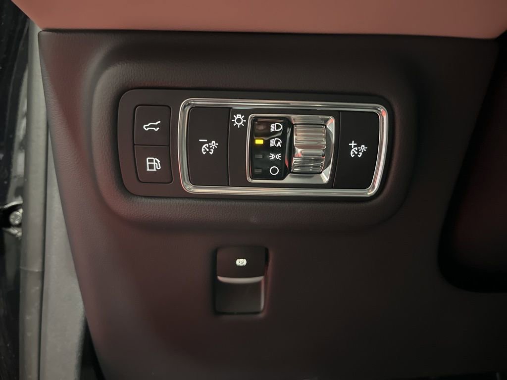 Used 2025 Lincoln Nautilus Reserve image 26