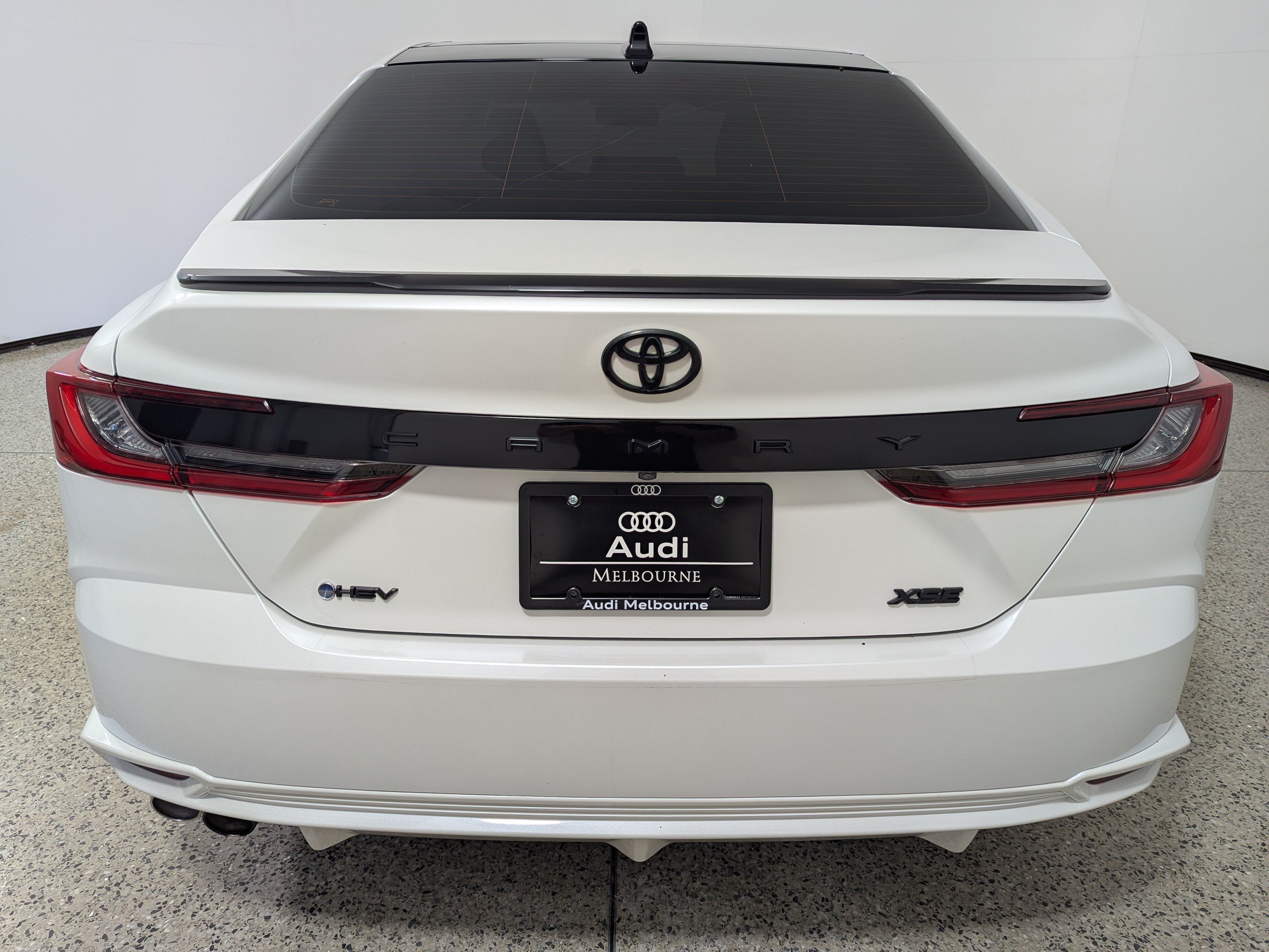 Used 2025 Toyota Camry XSE FWD image 6