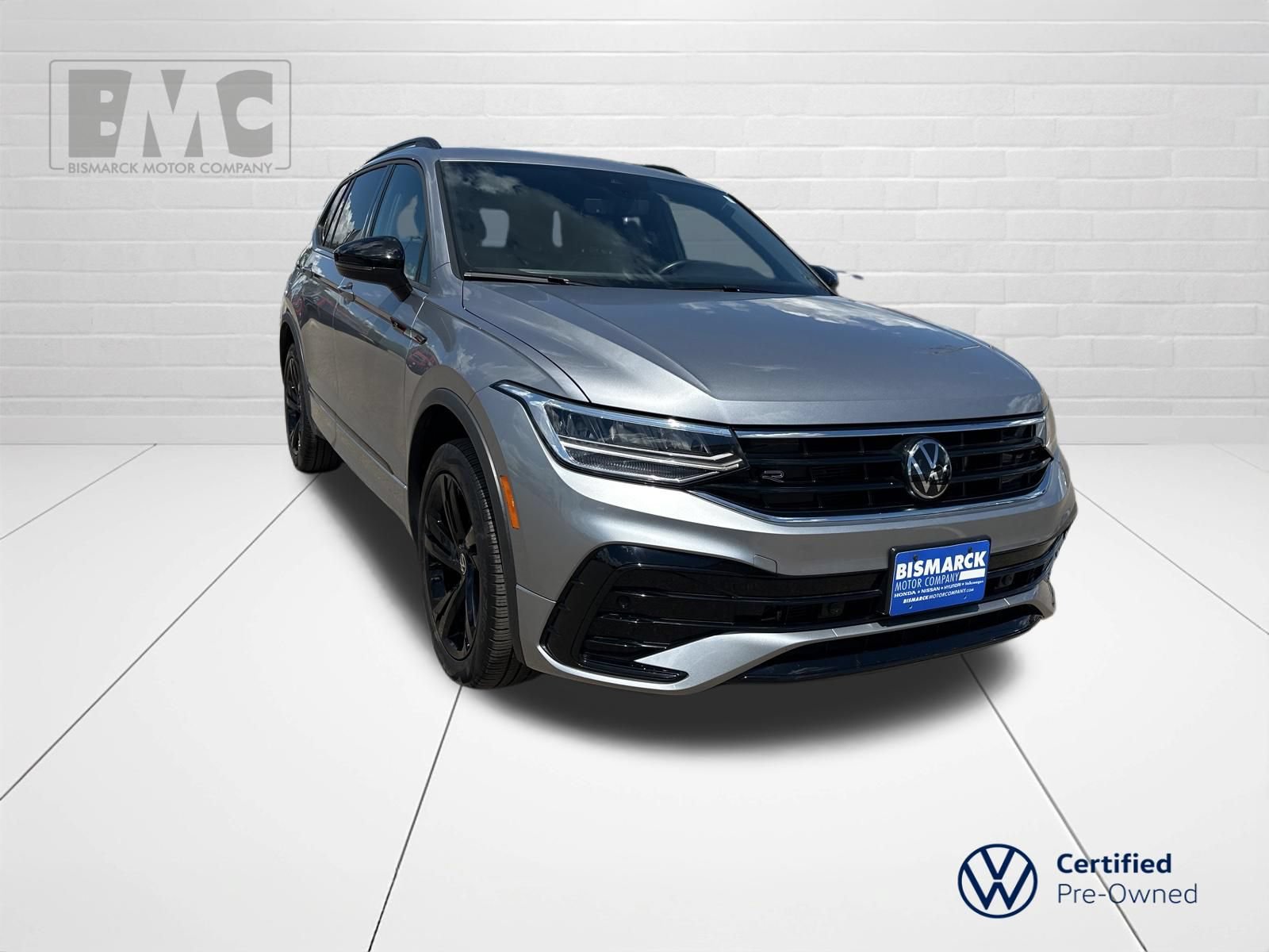 Certified 2024 Volkswagen Tiguan SE R-Line AWD/4WD image 2