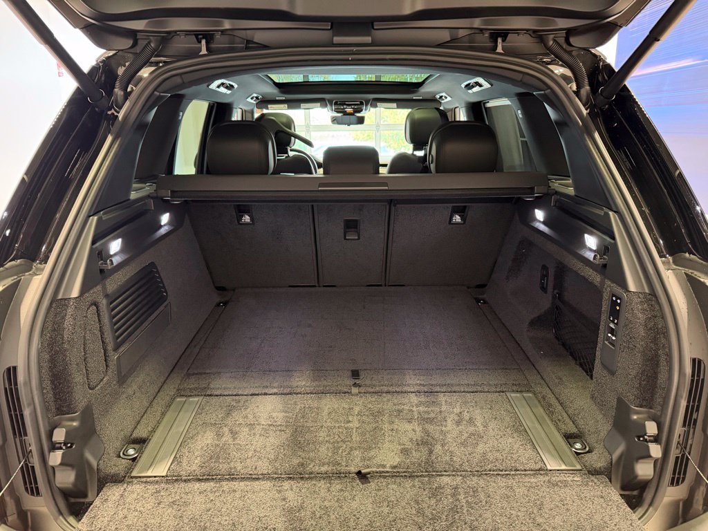 New 2025 Land Rover Range Rover SE AWD/4WD image 11