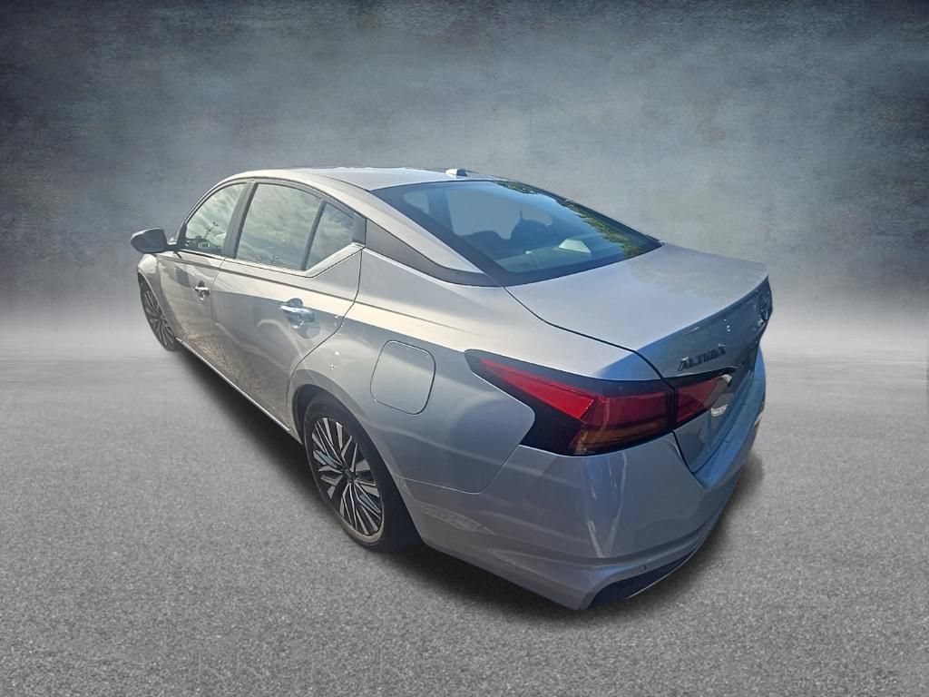 Used 2025 Nissan Altima 2.5 SV FWD image 5