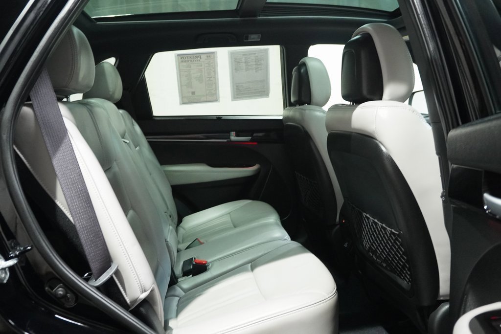 Used 2015 Kia Sorento SX image 16