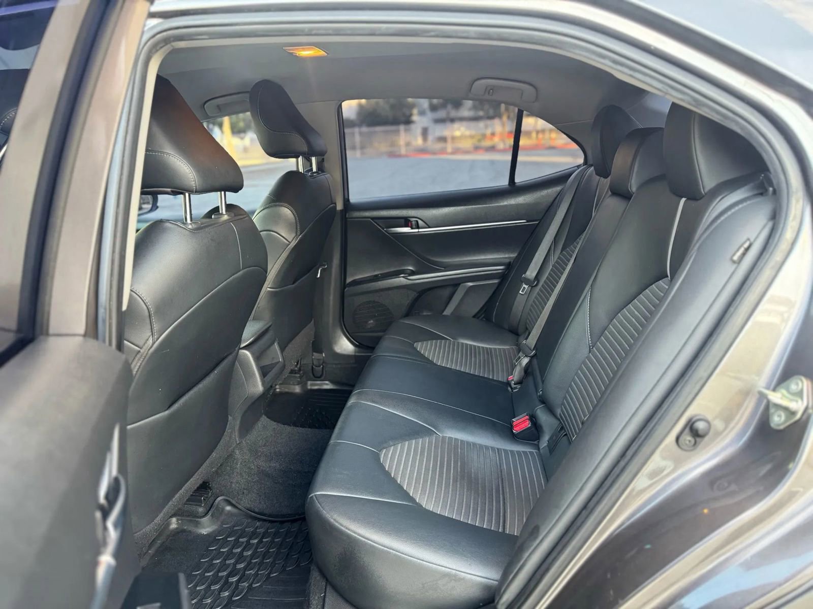 Used 2020 Toyota Camry SE image 13