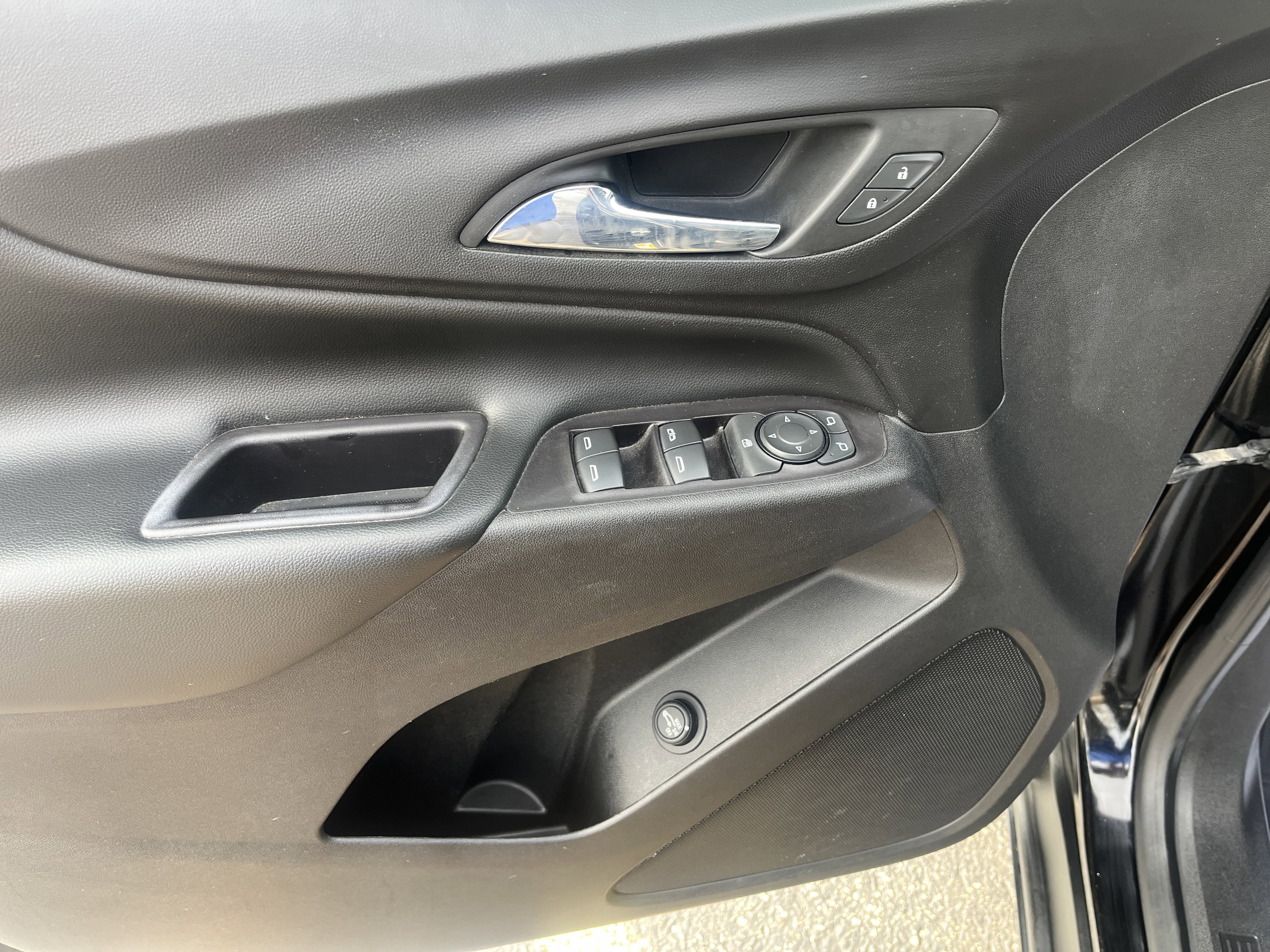 Used 2020 Chevrolet Equinox LT image 11