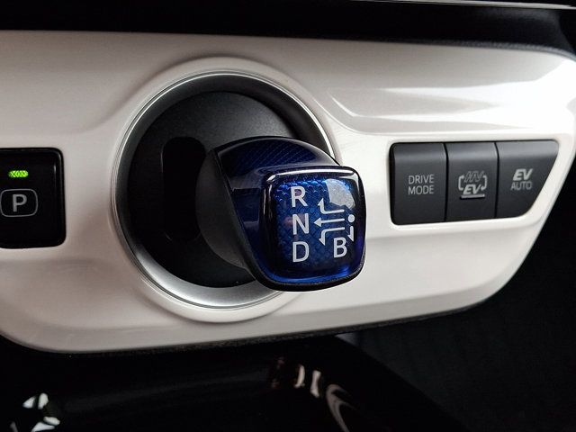 Used 2017 Toyota Prius Prime Premium image 15