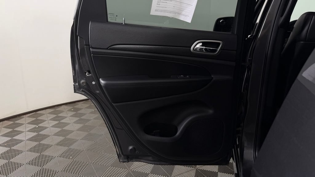Used 2018 Jeep Grand Cherokee Altitude AWD/4WD image 29