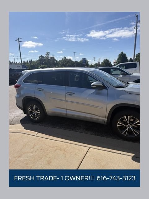 Used 2017 Toyota Highlander Plus w/ Protection Package #3 AWD/4WD image 1