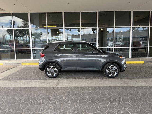 Used 2025 Hyundai Venue SEL image 4
