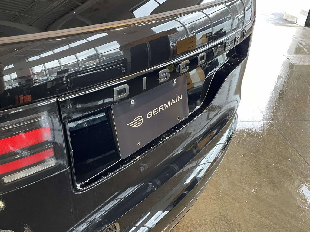 Used 2023 Land Rover Discovery S R-Dynamic image 8