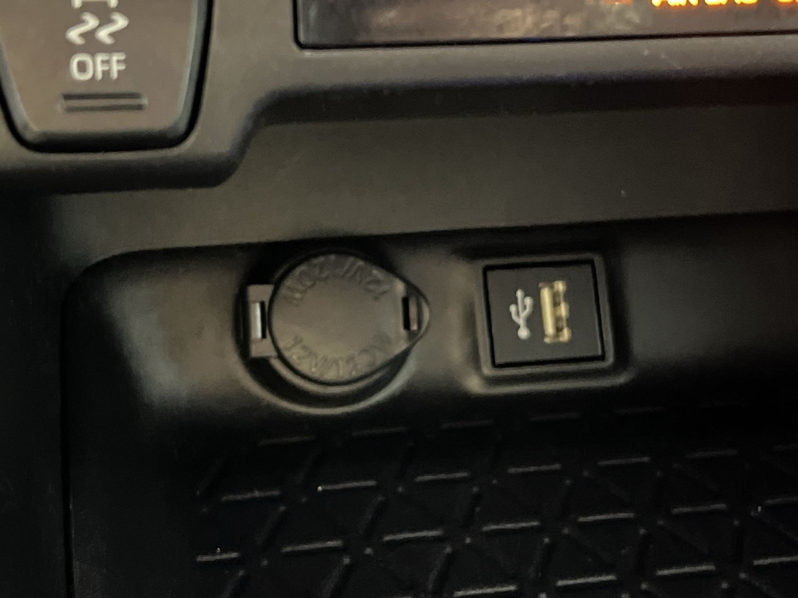 Used 2025 Toyota RAV4 LE FWD image 33