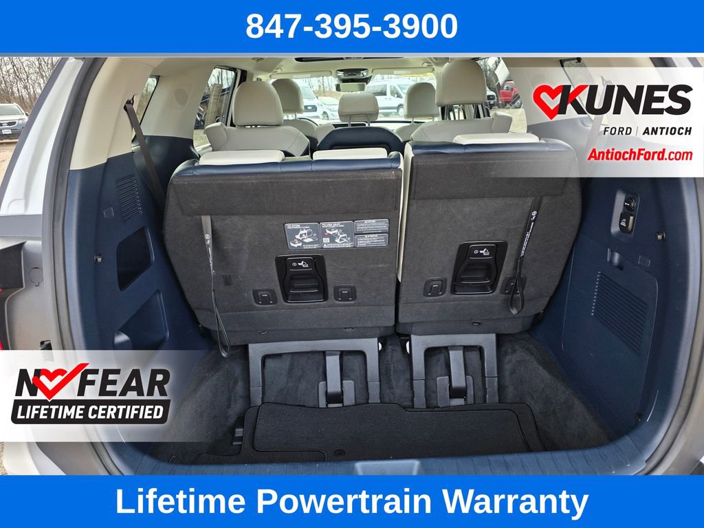 Used 2025 Kia Carnival SX Prestige image 31