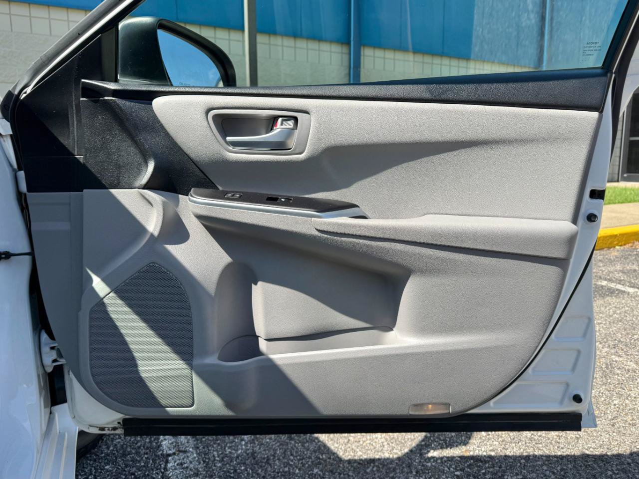 Used 2017 Toyota Camry LE FWD image 18