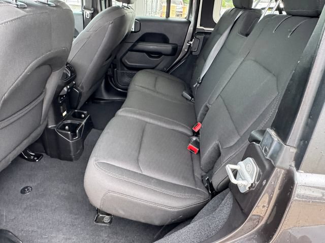 Used 2018 Jeep Wrangler Unlimited Sahara AWD/4WD image 15
