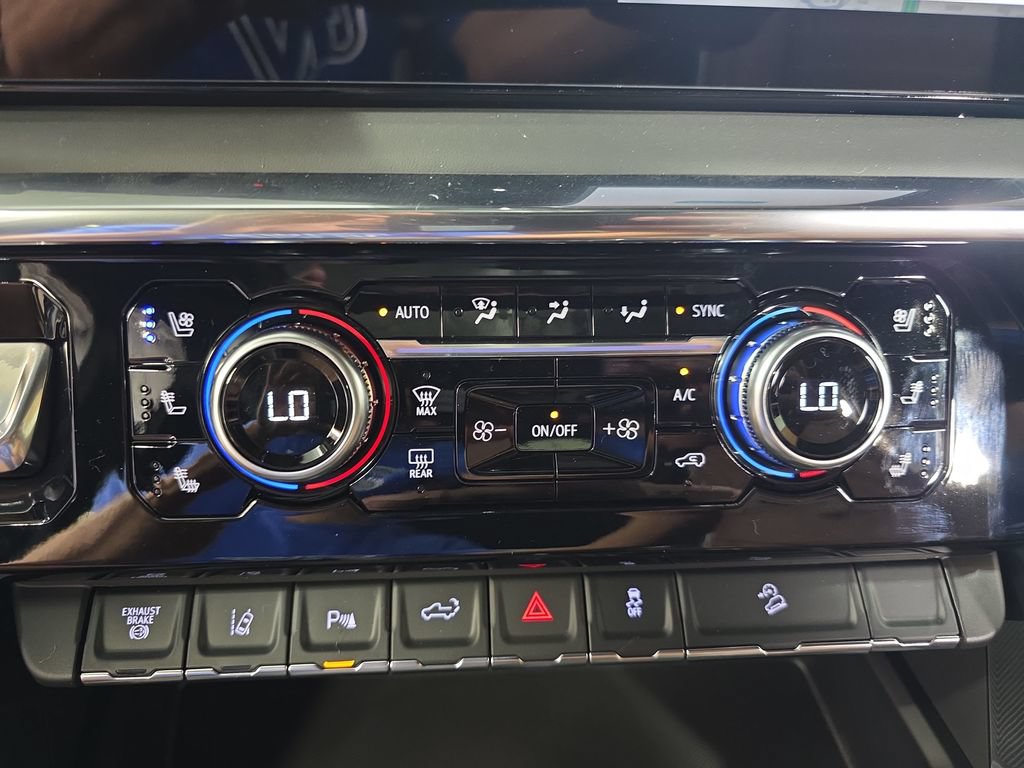 New 2026 GMC Sierra 3500 Denali Ultimate w/ LPO, Black Badging Package AWD/4WD image 20