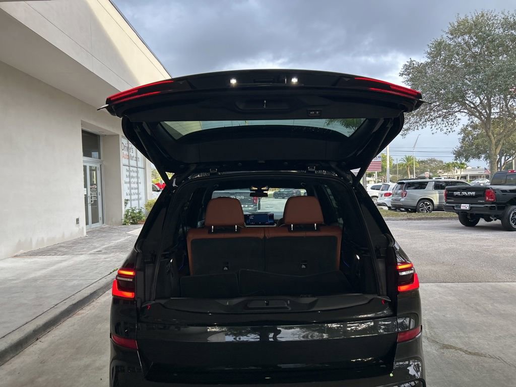 Used 2023 BMW X7 M60i w/ Executive Package image 43