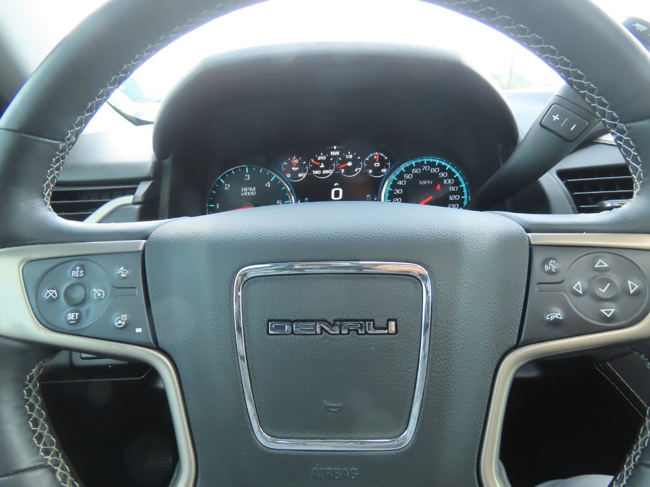 Used 2017 GMC Yukon XL Denali w/ Open Road Package AWD/4WD image 30