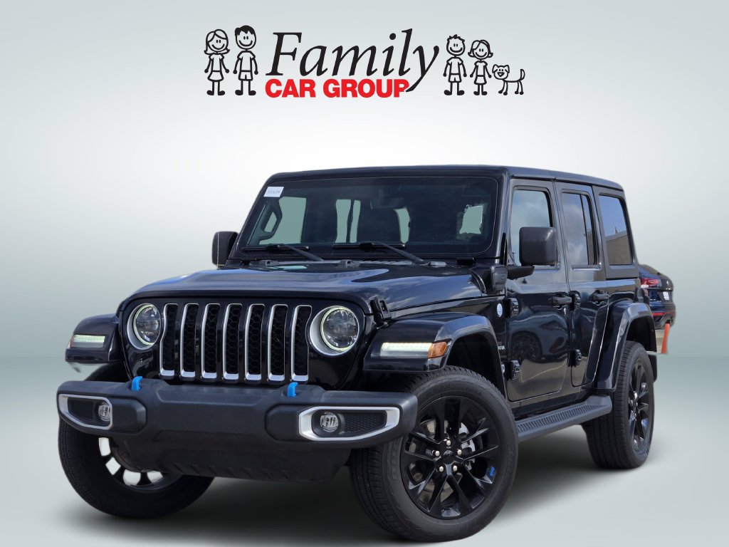 Used 2023 Jeep Wrangler Unlimited Sahara w/ Cold Weather Group AWD/4WD image 1