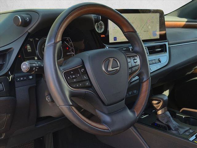 Used 2025 Lexus ES 300h w/ Technology Package FWD image 3