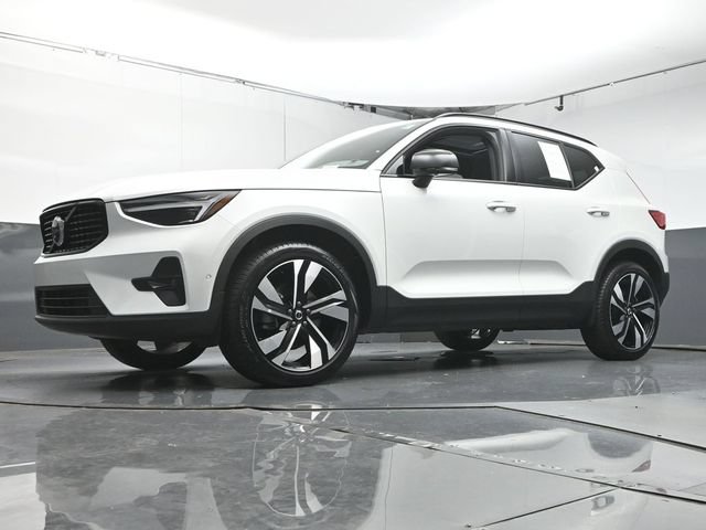 Certified 2025 Volvo XC40 B5 Ultra AWD/4WD image 36