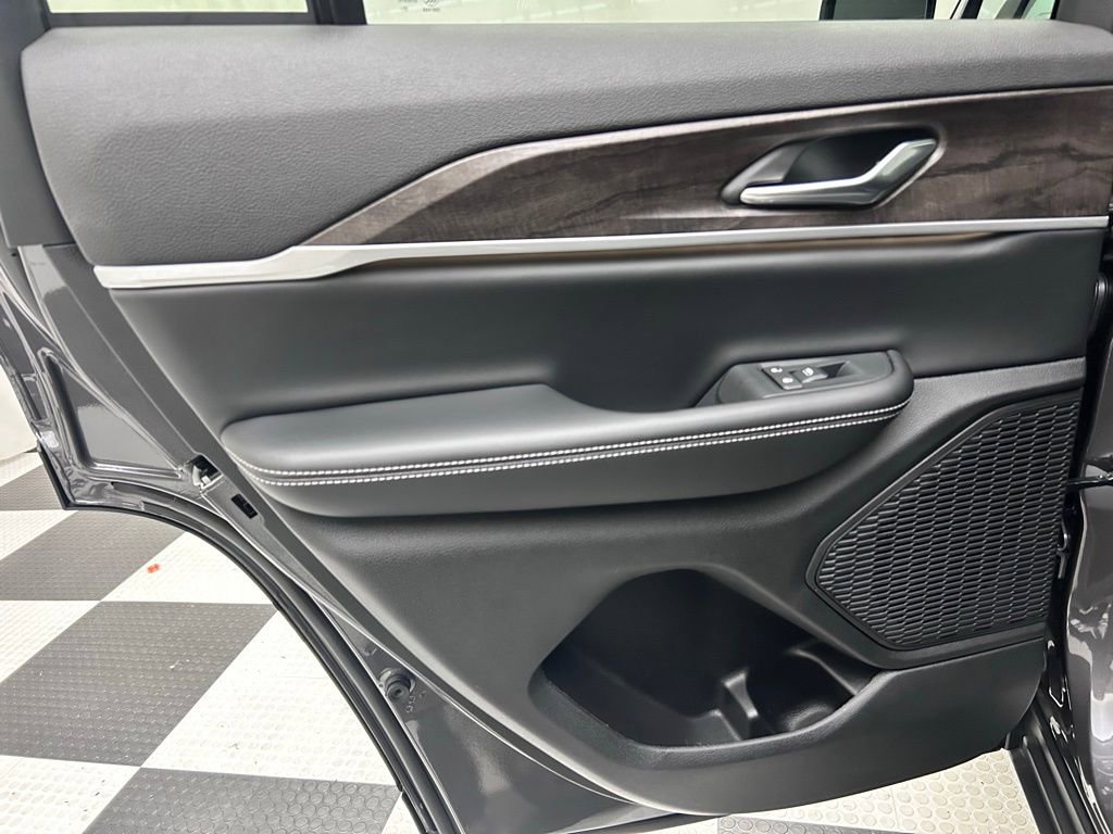 New 2025 Jeep Grand Cherokee Limited image 13