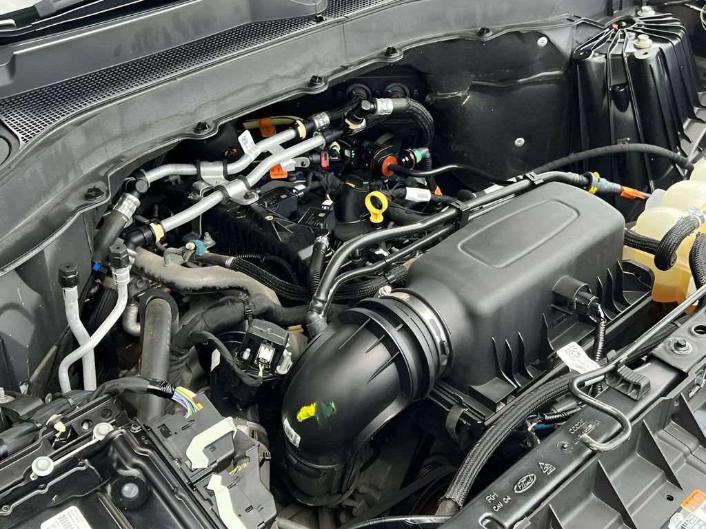 Used 2022 Ford Explorer XLT w/ Equipment Group 202A AWD/4WD image 32