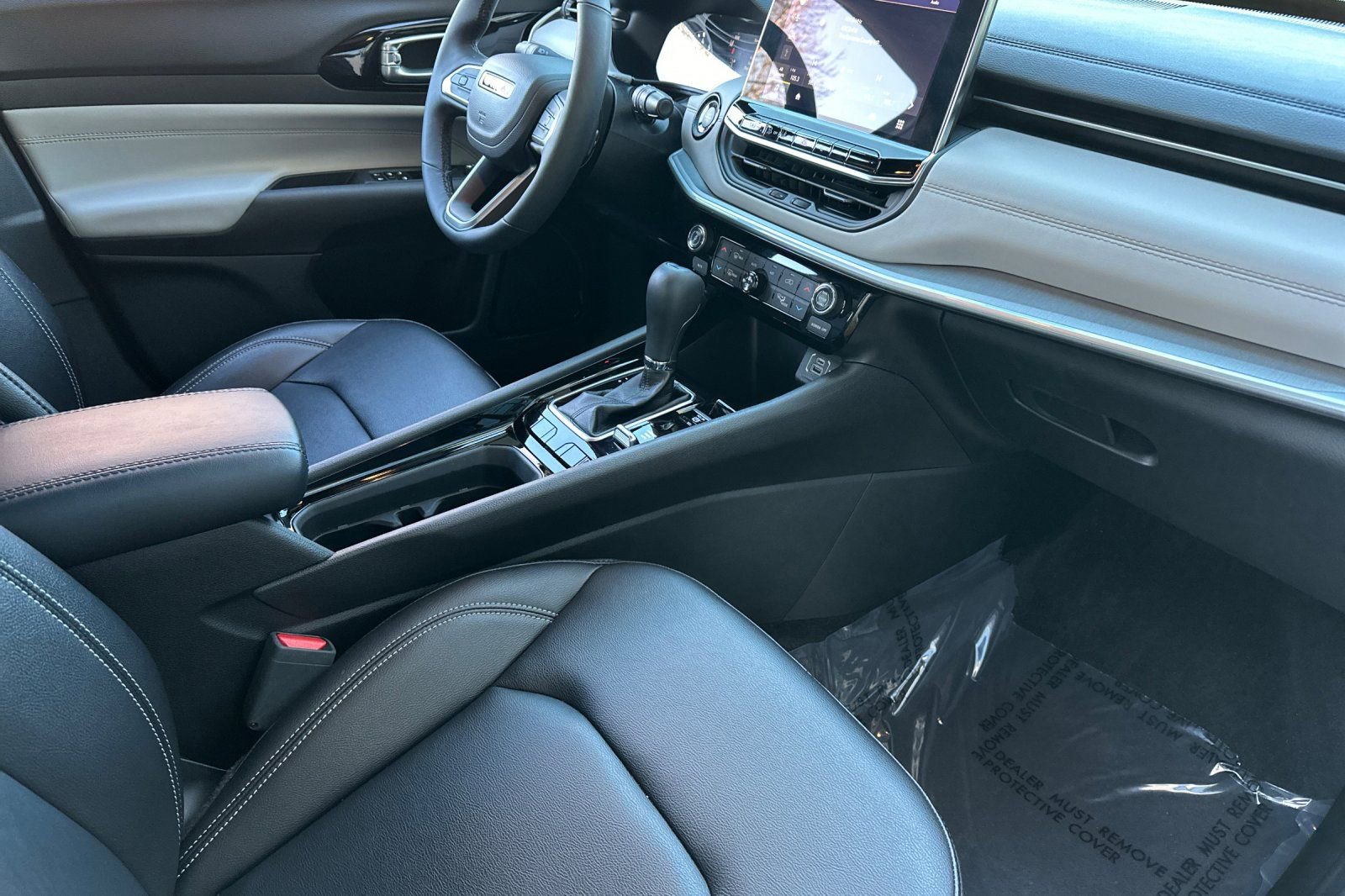 Used 2025 Jeep Compass Limited image 18