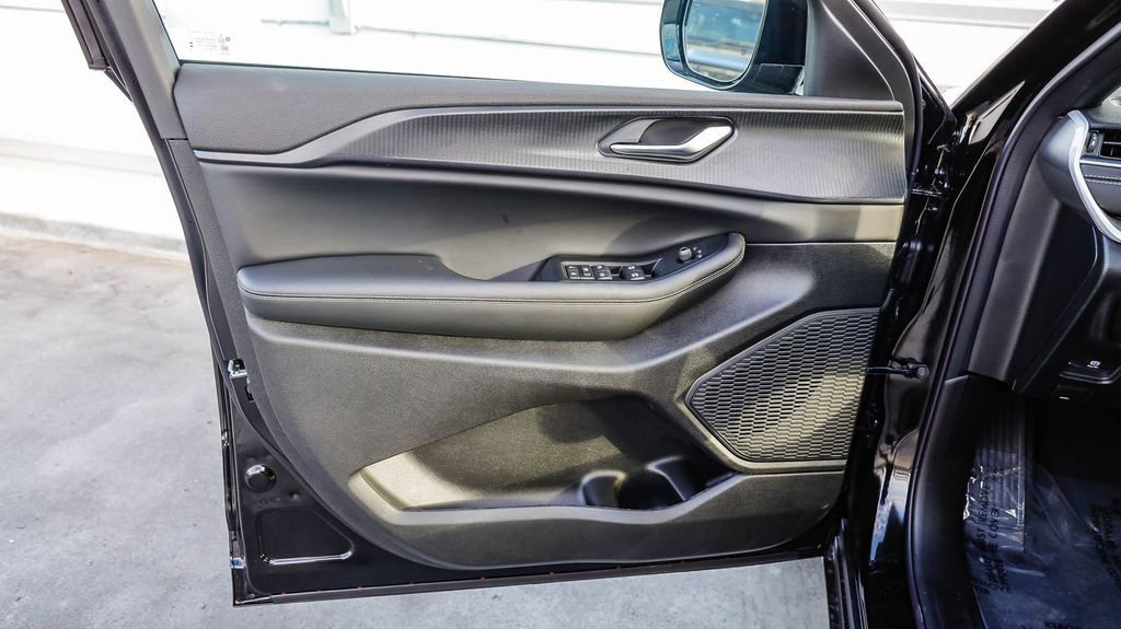 New 2025 Jeep Grand Cherokee L Altitude image 23