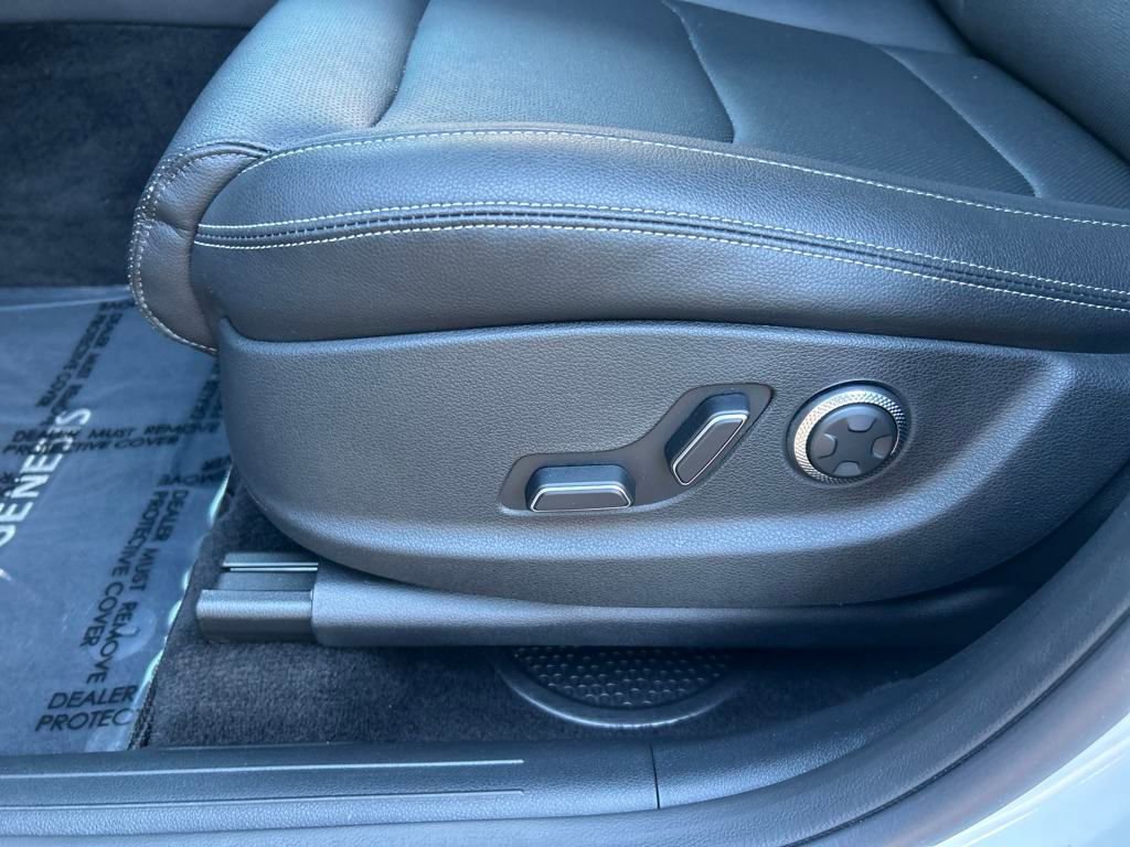 Used 2025 Genesis GV70 2.5T image 16