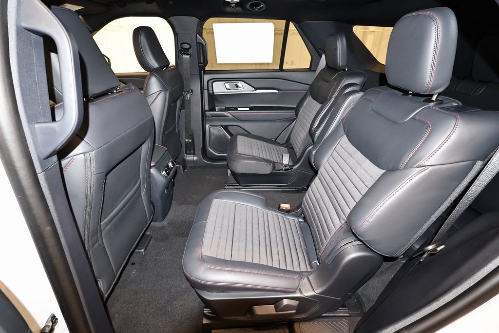 New 2026 Ford Explorer ST-Line w/ ST-Line Street Pack image 14