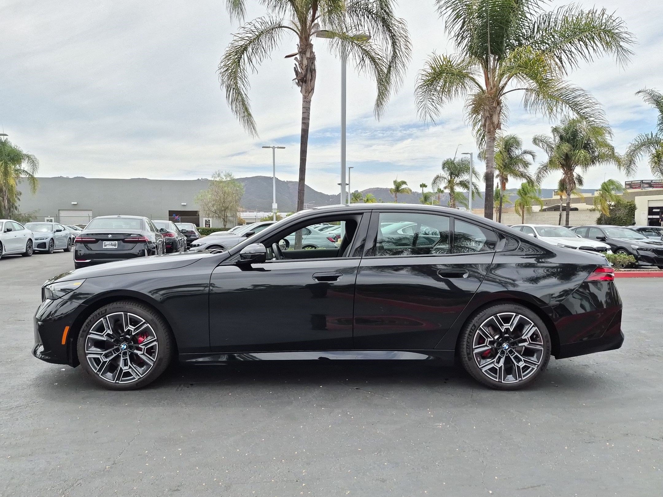 Used 2026 BMW 530i w/ M Sport Package RWD image 7