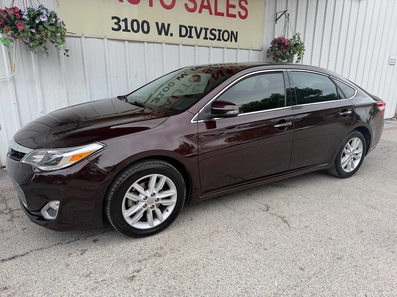 Used 2013 Toyota Avalon XLE Premium image 2