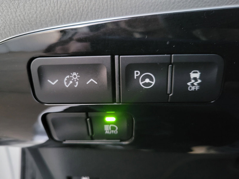 Used 2022 Toyota Prius LE FWD image 30