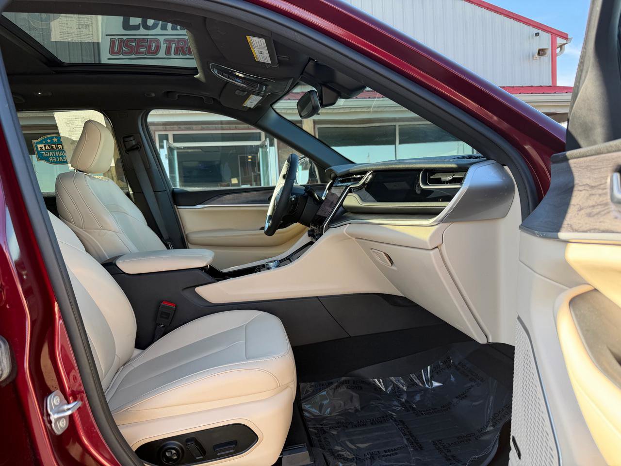 Used 2023 Jeep Grand Cherokee Limited w/ Trailer Tow Prep Group (B) image 21