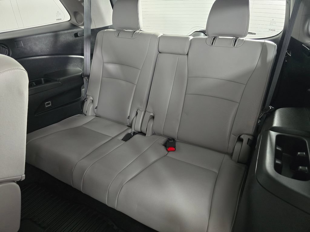 Used 2018 Honda Pilot Touring image 17