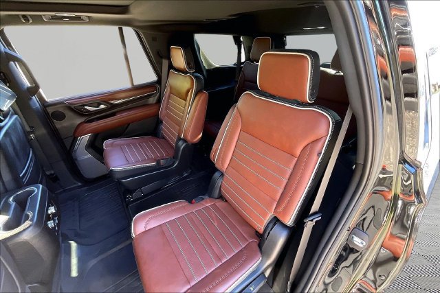 Used 2024 GMC Yukon Denali Ultimate AWD/4WD image 16