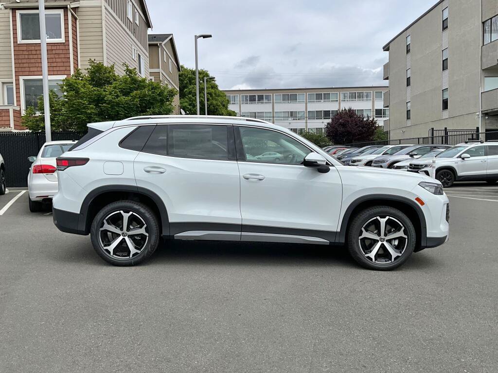 New 2026 Volkswagen Tiguan SE AWD/4WD image 9